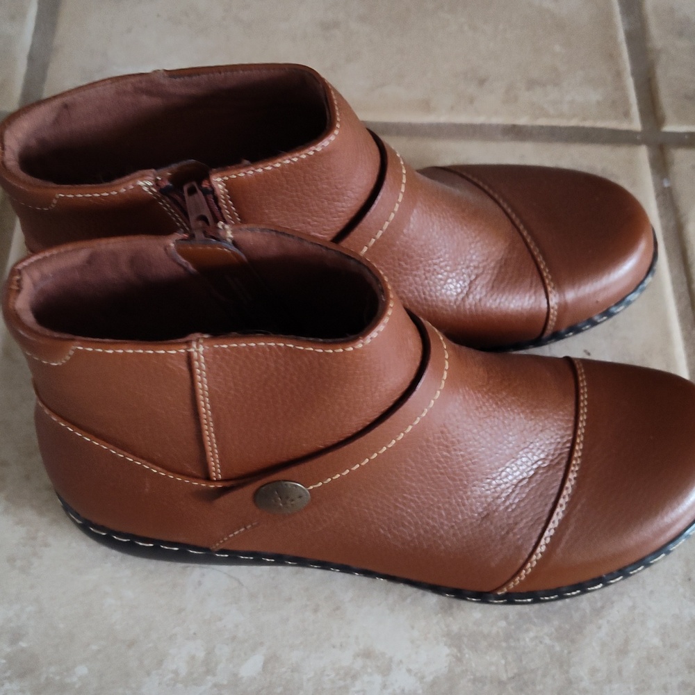 Clarks Ashland pine dark tan leather us/ 7 1/2M